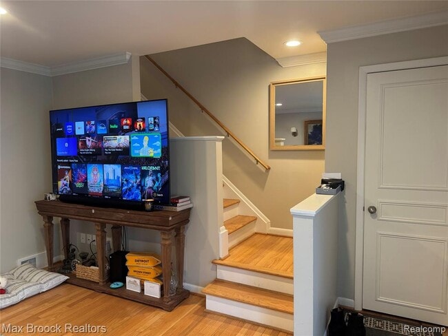 Photo - 383 W Brown St