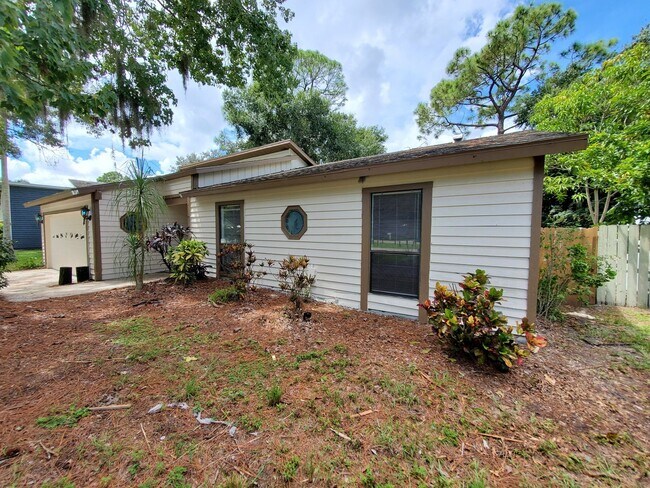 Photo - Spacious 3 bedroom/2bath/2 car garage in Lake Sarasota - Coming February