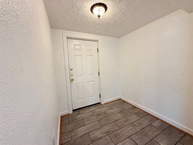 Building Photo - 232 S Tesch St Unit 234