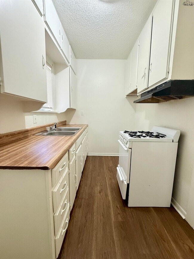 Photo - 611 Sunset Dr