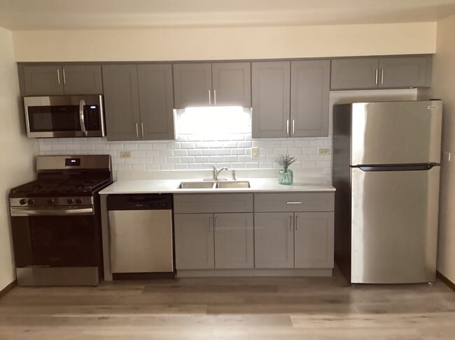 Building Photo - 9839 Ridgeland Ave Unit 2 North