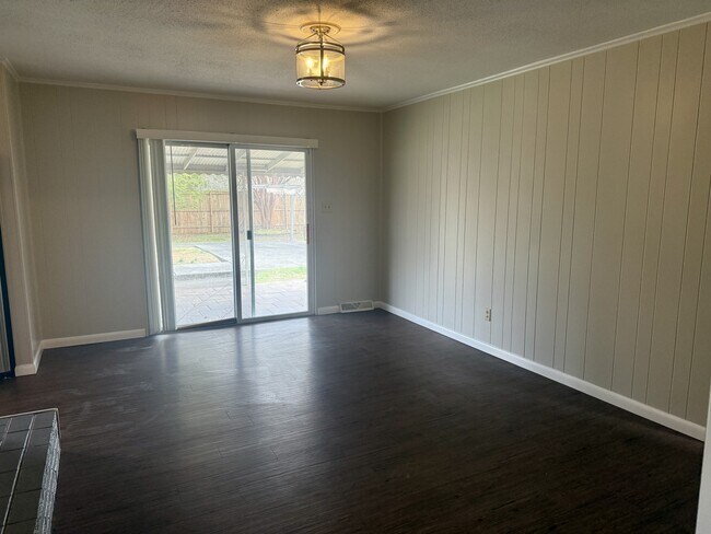 Photo - 928 Roderick Rd