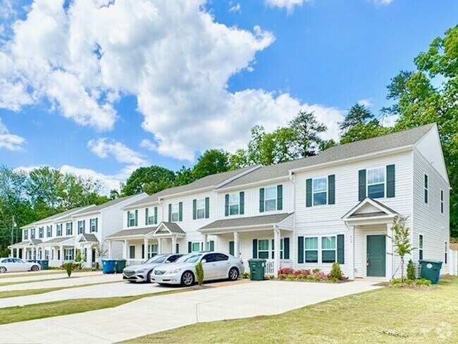 Building Photo - Ready July 10th! 3 br 2.5 ba townhome Near...
