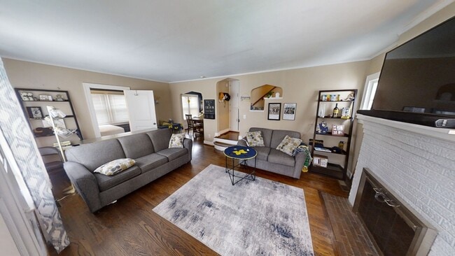 811 Rose Ave