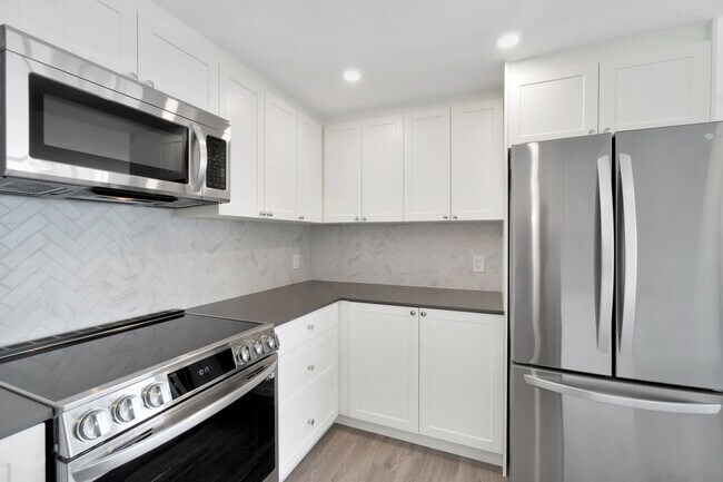 Photo - 2190 Bellevue Avenue