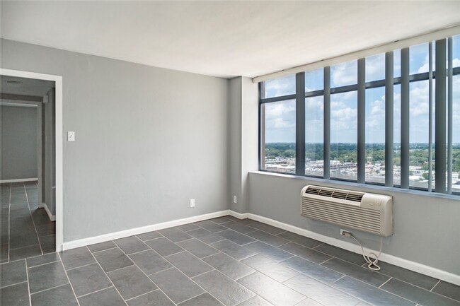 Building Photo - 7510 Hornwood Dr Unit 1303