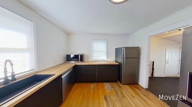 Photo - 1710 Oakwood Ave