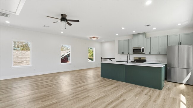 Building Photo - 1313 Knight St