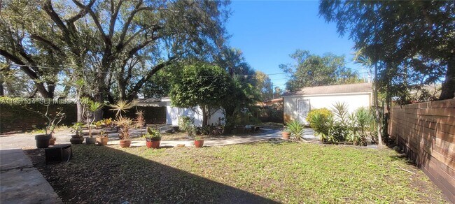 Photo - 875 NE 130th St