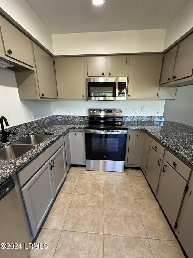 25 Sams Point Rd Townhome Townhome Rental in Beaufort SC