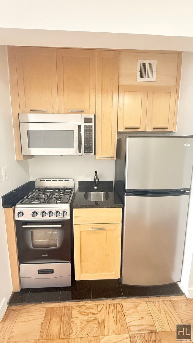 Photo - EAST 36 STREET Unidad 11H