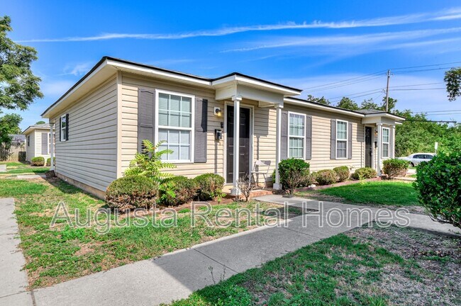 Photo - 1718A Hicks St