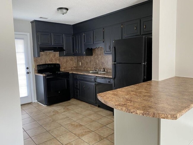 Building Photo - 140 Lanier Dr Unit 122 SW