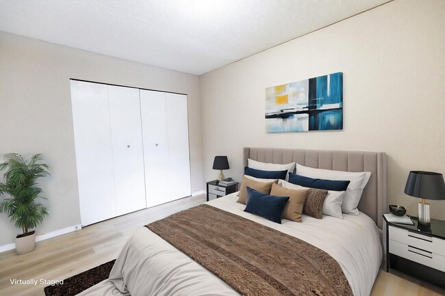 Photo - Chinook Woods