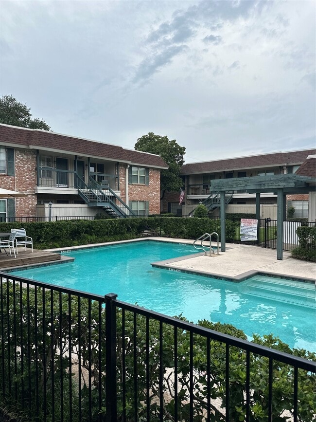 Building Photo - 845 Augusta Dr Unit 17 Rental