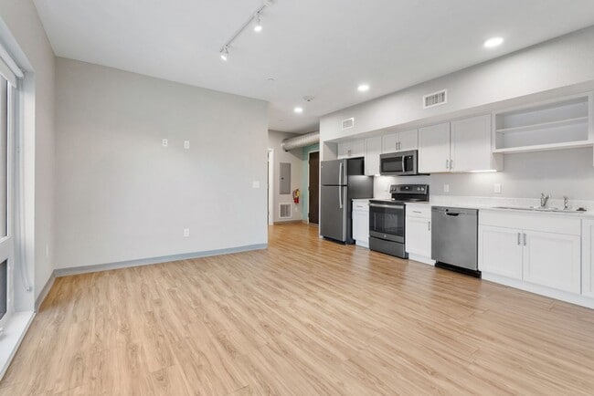Arabella: 200 W 1st St - Cedar Falls