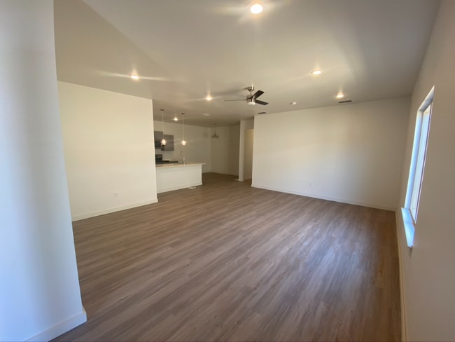 Photo - 5508 Itasca St