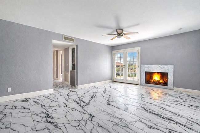 Building Photo - 12500 Sandpiper Dr Unit 197