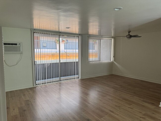 Photo - 5643 Carlton Way