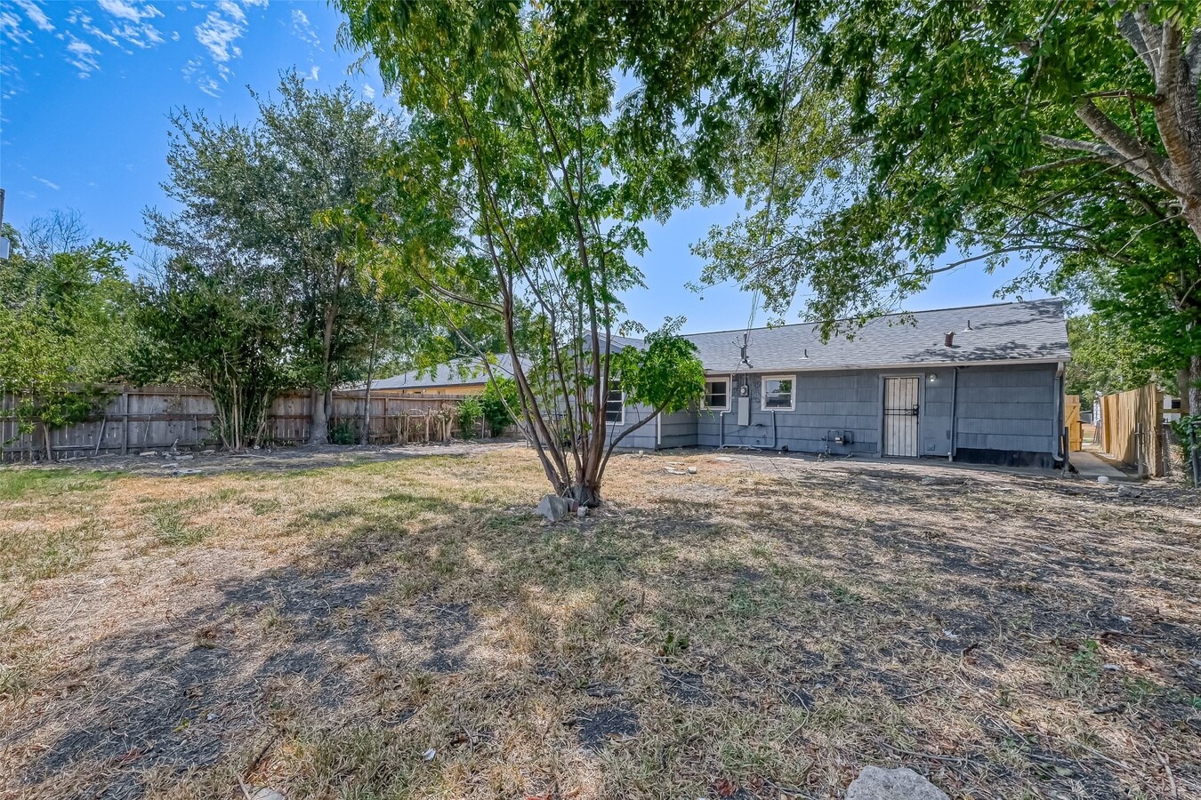 Photo - 5859 Westover St