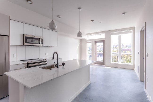 1BR, 1BA - 564 SF
