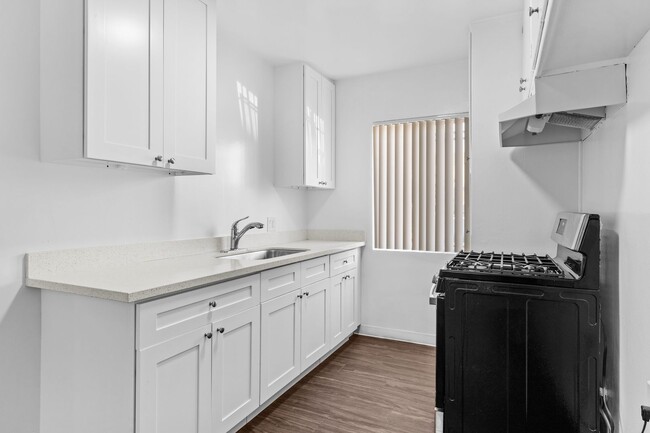 477 E South St Unit 16