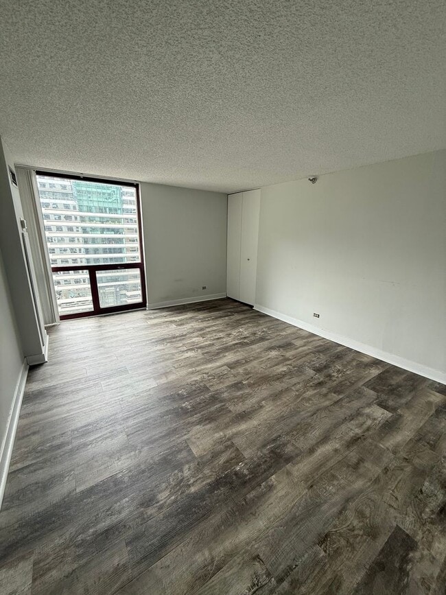 Photo - 200 N Dearborn St