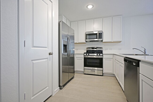 Photo - 227 Zyra Ave