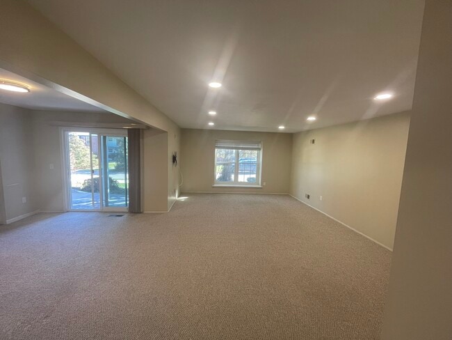 Photo - 30975 Pointe of Woods Dr Unit 4