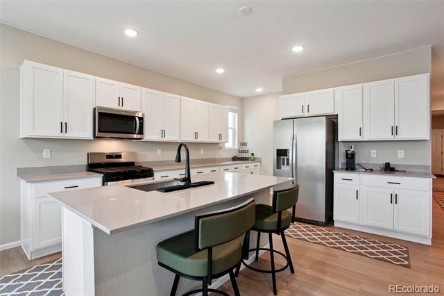 Photo - 4140 Lake St