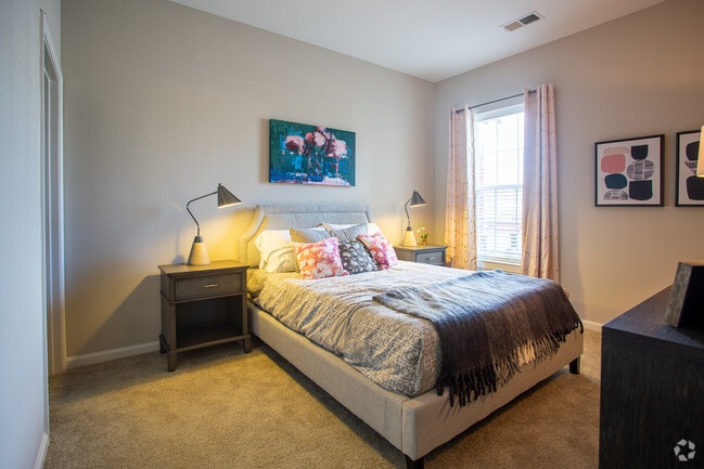 Rosslyn- 2BR, 2BA
