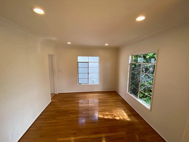 817 S Windsor Blvd Unit B