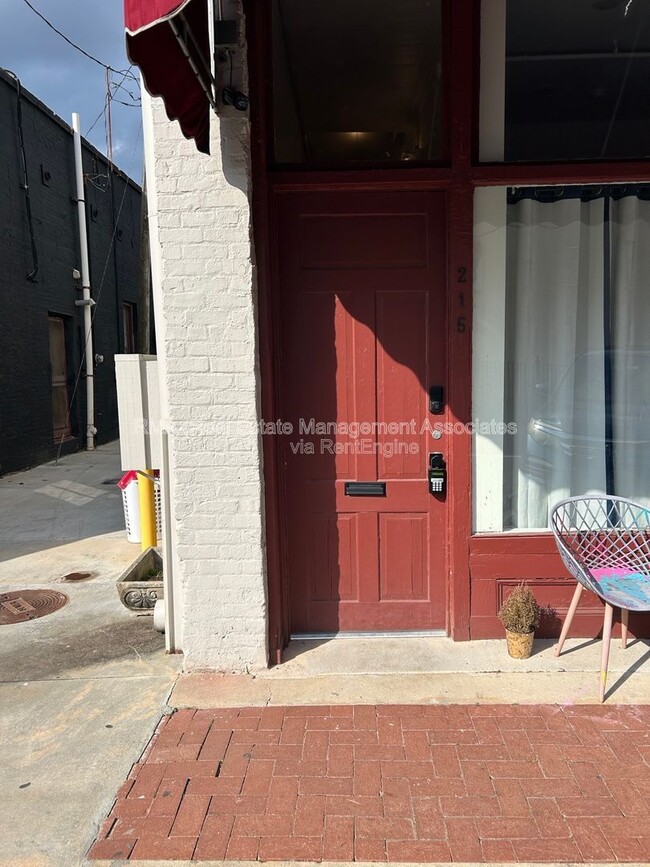 Building Photo - 215 Main St Unit 2a