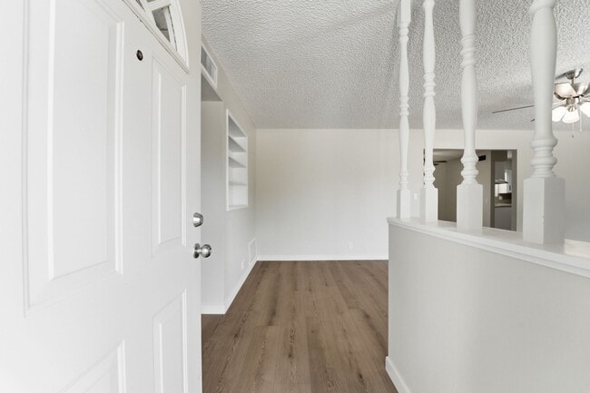 Photo - Spacious 3 Bed in Dreamland Villa | Corner Lot + Circular Drive