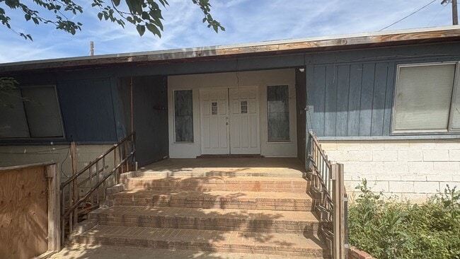 Building Photo - Farm style living