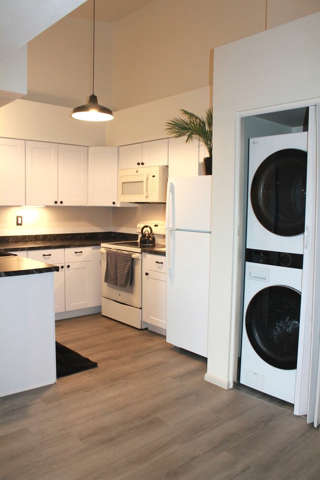 Building Photo - 2188 N Pantano Rd Unit 240