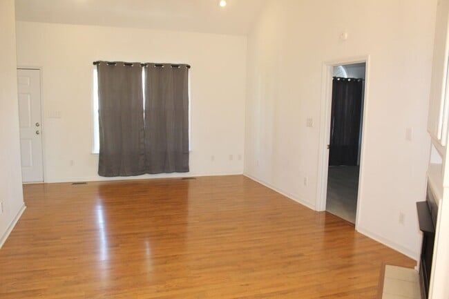 Photo - 212 Killdeer Dr