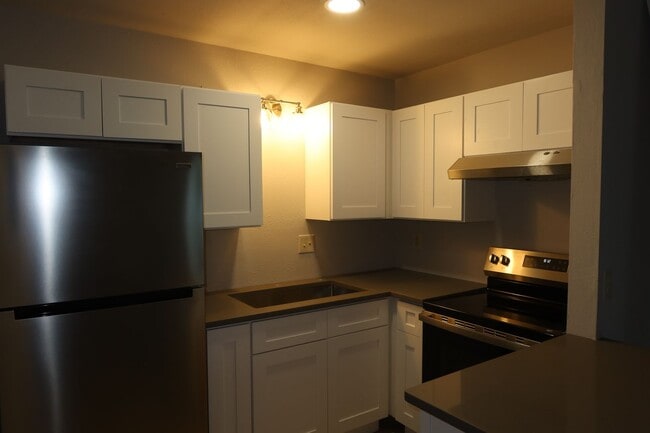 Photo - 1000 W 26th St