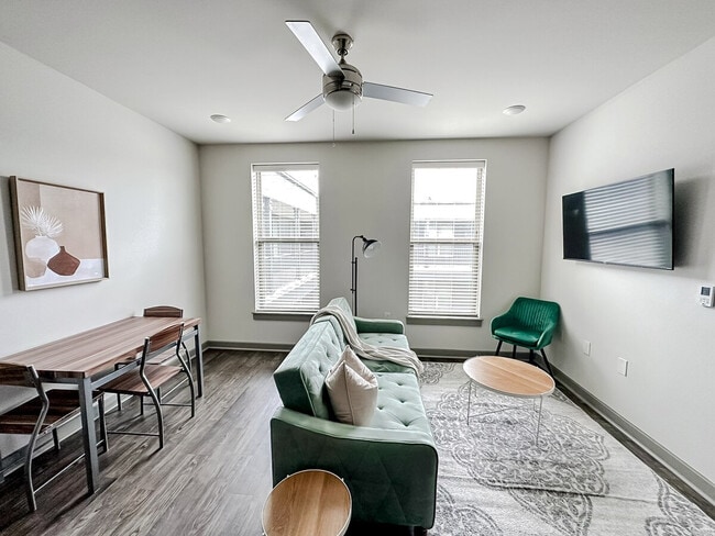 Photo - 111 E 4th St Unidad ID1036784P