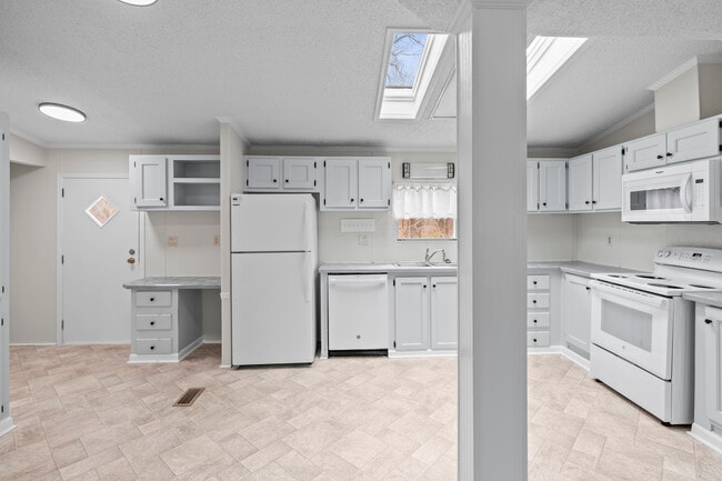 Photo - 209 Varner Dr SW