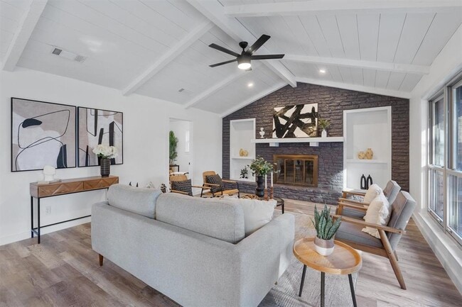 Photo - 1701 Deep Wood Dr House