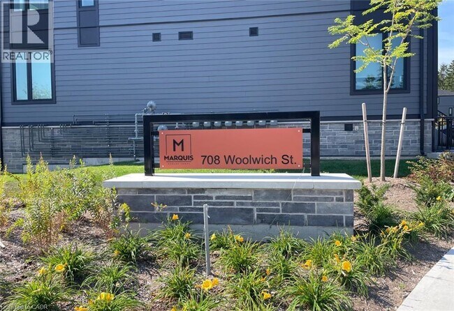 Photo - 708 Woolwich St