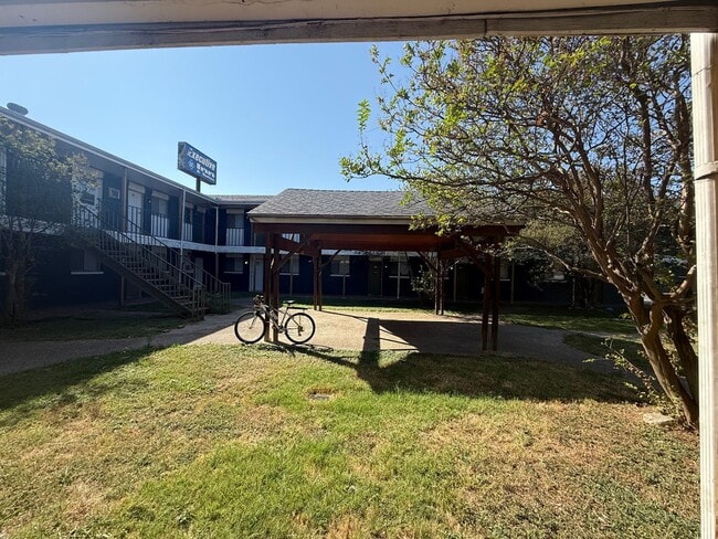 Photo - Conveniently Located Studio with ALL Utilities INCLUDED Unidad 222 B