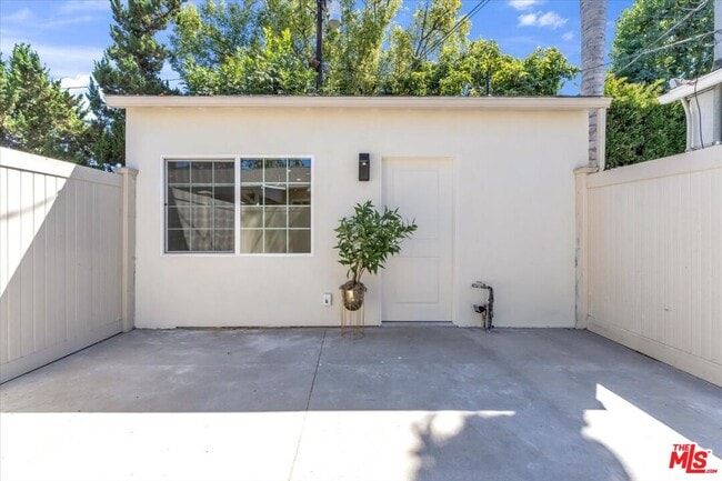 Building Photo - 12820 Hatteras St Rental
