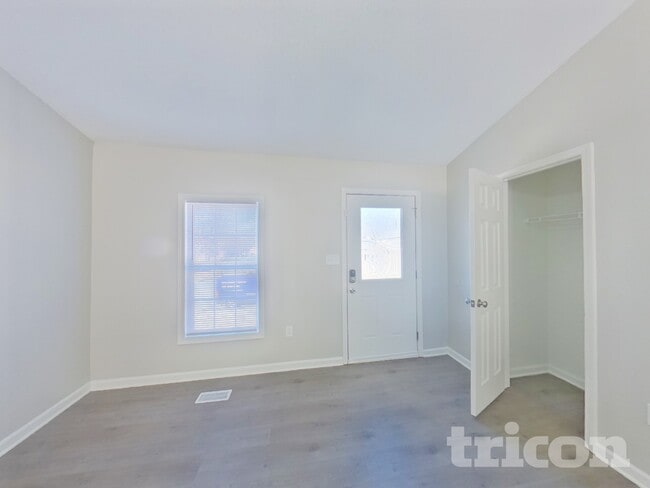 Photo - 5130 Daffodil Ln