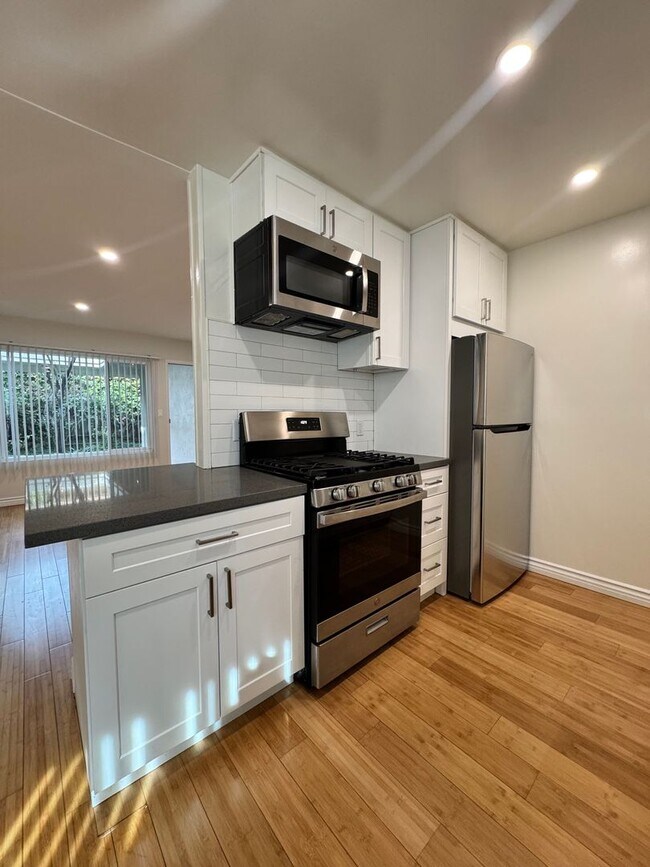 Photo - 4327 Inglewood Blvd