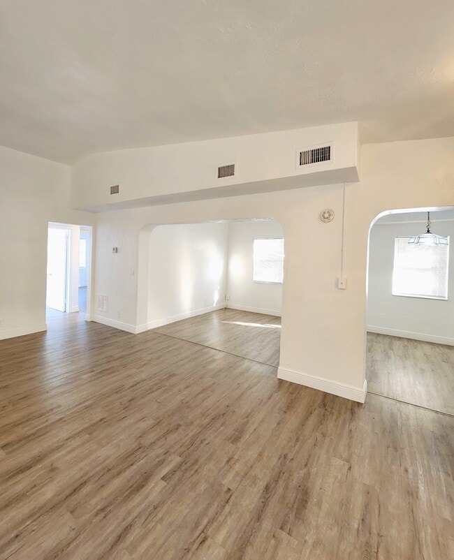 Photo - 1327 Eugene Black St