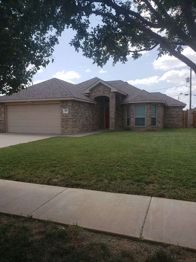 Building Photo - Beautiful Tradewinds Home near Caprock High School