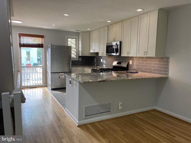 Photo - 108 G St SW