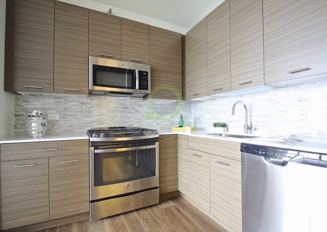 Photo - 330 W Chestnut St